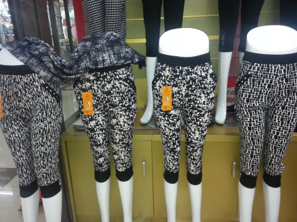 Women's Capri Soft Sweatpants Black Pattern
